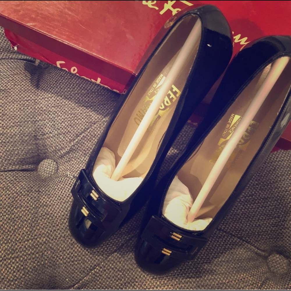 🛍 Salvatore Ferragamo Patent Buckled pumps